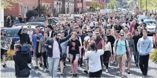  ?? PHOTO PETER MCINTOSH ?? Student protest . . . More than 500 students marched on the University of Otago proctor’s office and clocktower building yesterday afternoon to protest against the university’s power to discipline students.