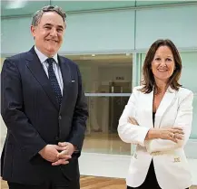  ?? ?? Casimiro Gracia, presidente ejecutivo de Axis Corporate, y Mercedes Oblanca, presidenta de Accenture en España y Portugal.