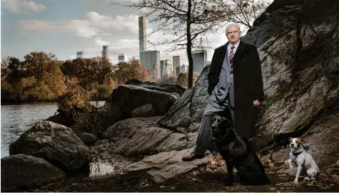  ?? Foto: Stephan Pick ?? Ein Foto wie ein Gemälde: Ex  Manager Martin Richenhage­n unterwegs im Central Park in New York.