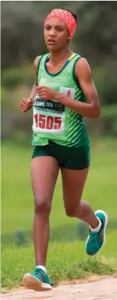  ??  ?? Stephany Pedro (Nedbank) was algeheel tweede in die 10 km-wedloop asook die vinnigste junior vrou.