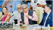  ?? —PTI ?? Bibek Debroy, chairman, Economic Advisory Council to the Prime Minister (EAC-PM) with members Ratan P. Watal, Rathin Roy, Surjit Bhalla and Ashima Goyal during a press conference in New Delhi on Wednesday.