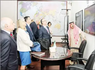  ?? KUNA photos ?? NATO Parliament­ary Assembly delegation visits KRCS facilities.