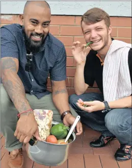  ??  ?? CAUSING A STIR: Getting ready to spice up Durban for the Springfiel­d Retail Centre Curry Cook-Off competitio­n are Tyrone Govender and Calvin Smit.