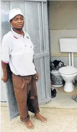  ?? Picture: ZOLILE ZAMISA ?? DESPERATE FOR SURVIVAL: Thulani Maki at the toilets he keeps clean