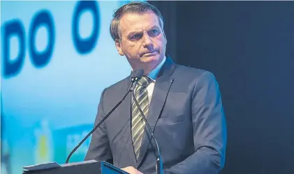  ??  ?? Polémica. Jair Bolsonaro durante un acto en Brasilia. Tras criticar a los K, prefirió no responderl­e a Alberto F.