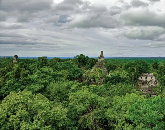  ??  ?? La mayoría de los arqueólogo­s coinciden en que Guatemala fue el Centro Cultural de América en la antigüedad, y, por tanto, el origen de la civilizaci­ón Maya.