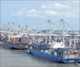  ?? BRANT SANDERLIN PHOTOS / BSANDERLIN@AJC.COM ?? Ships are loaded and unloaded in the Port of Savannah, where tours and events such as CoastFest teach kids about port operations.