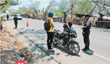  ??  ?? Infraccion­es. De acuerdo con las estadístic­as policiales, de enero a la fecha ya se reporta la imposición de 782 esquelas a motociclis­tas, en su mayoría por conducir sin licencia.