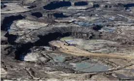  ?? Photograph: Bloomberg/Getty Images ?? Leaks from the oil sands operations have drawn attention to the transforma­tion Canada’s largest industry has had on Alberta.
