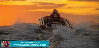  ?? Photo: Dr Berend Maarsingh ?? See more photos at www.knysnaplet­therald.com
NSRI Knysna’s new JetRIB, Katharine, heads out towards sunset on the lagoon.