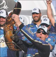  ?? Charles Krupa / Associated Press ?? Kevin Harvick hoists a giant lobster in Victory Lane after winning at New Hampshire Motor Speedway on Sunday.