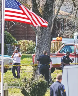  ?? STAFF PHOTO BY DOUG STRICKLAND ?? Police examine a crime scene after a homicide at 5608 Pinelawn Ave. on Wednesday.