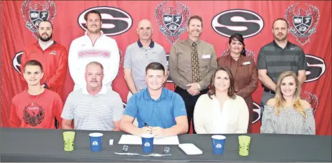  ??  ?? Sonoravill­e High School senior golfer Ryan Redd (seated, center) signed his letter to join the Georgia Northweste­rn Bobcats’ golf team during a ceremony last Wednesday. On hand for the signing was Ridge, Jerry, Becky and Reagan Redd, along with...