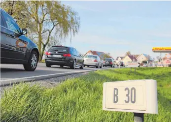  ?? FOTO: KARA BALLARIN ?? Der Ausbau der B 30 bei Bad Waldsee gehört zu den Projekten, die im Bundesverk­ehrswegepl­an umgesetzt werden sollen.