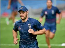  ?? PHOTO: PHOTOSPORT ?? Simon Mannering hurt his shoulder during the Warriors’ trial win over the Titans.