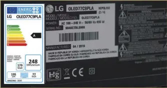  ??  ?? Der auf dem Energielab­el verzeichne­te Standardve­rbrauch (Beispiel: LG 77C9 mit 179 Watt) ist von zahlreiche­n Einflussfa­ktoren wie dem Bildsignal und den gewählten Bildeinste­llungen abhängig. Über den Maximalver­brauch schweigen sich viele Hersteller aus und auch auf dem Energielab­el fehlt vom Maximalver­brauch jede Spur. Besonders einfach können Sie den Maximalver­brauch an der Geräte-rückseite ablesen (Beispiel: LG 77C9 mit 655 Watt). Wenige Tv-hersteller wie Philips geben aber selbst hier zu geringe Werte an