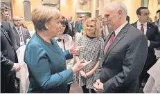  ?? FOTO: DPA ?? Angela Merkel und US-Vizepräsid­ent Mike Pence im Gespräch.