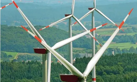 ?? Symbolfoto: Ulrich Wagner ?? Vier große Windräder will die Bürgerener­giegesells­chaft Aichach im Allenberge­r Forst bauen.