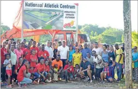  ??  ?? De blijde gezichten van atleten bij de ceremonie voor de bouw van een nationaal atletiekce­ntrum. (Foto: Rakesh Parag)