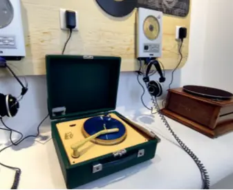  ?? ?? (Left) Some of the cassettes in the collection of Xing Xing, an IT industry profession­al from Wenzhou,
Zhejiang Province
Vinyl record players on display at a museum in Zhongshan, Guangdong Province, in September 2023