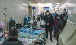  ?? QILAI SHEN/THE NEW YORK TIMES ?? Patients line a hallway Jan. 7 at a hospital in Shanghai. Beijing has greatly increased the official death toll from China’s current COVID-19 outbreak.