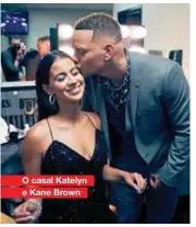  ??  ?? O casal Katelyn e Kane Brown