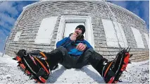  ??  ?? Nathan Iannuccill­o takes a break after climbing more than six kilometres to reach the summit of Mount Washington.