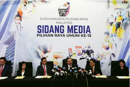  ?? Reuters ?? Malaysia’s election commission chief Abdul Ghani Salleh announces date for the country’s 15th general election in a news conference in Putrajaya.