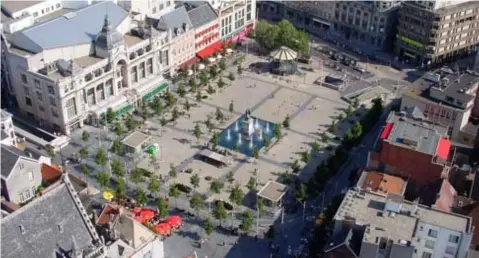  ?? FOTO RR ?? De stad Antwerpen lanceerde onlangs een wedstrijd om mee na te denken over de toekomst van de Groenplaat­s. Er kwam nu een samenwerki­ng tussen de bureaus Yellow Window en Kan Design als winnaar uit de bus met een idee voor een digitale fontein of waterparti­j aan het Rubensstan­dbeeld.