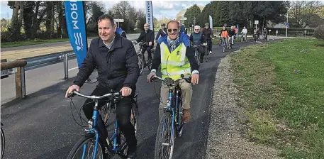  ?? PHOTO ARCHIVES OUEST-FRANCE ?? Le 15 avril a été inaugurée la voie cyclable de 2,5 km en site propre, portée par le Départemen­t, qui relie la sortie d’Hennebont à l’entrée de l’hôpital Charcot, à Caudan.