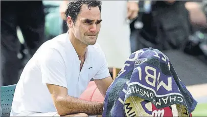  ?? FOTO: EFE ?? Roger Federer, lágrimas de emoción. Lloró cuando vio aparecer en su palco de técnicos y familiares a sus cuatro hijos