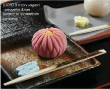  ??  ?? KYOTO. El té con wagashi –pequeños dulces locales– es una tradición japonesa.