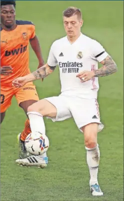  ??  ?? Kroos, en un momento del partido de ayer.