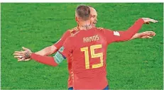  ?? FOTO: KOSE/AFP ?? Andres Iniesta und Sergio Ramos patzten beide bei dem 2:2 gegen Marokko. Das dürfen sich die Spanier gegen Russland nicht erlauben.
