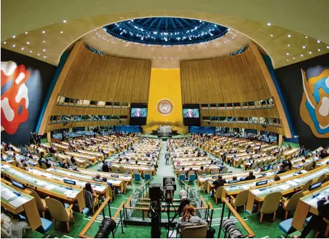  ?? Foto: Daniel Bockwoldt, dpa ?? So sieht der Saal der Vollversam­mlung der Vereinten Nationen in New York aus.
