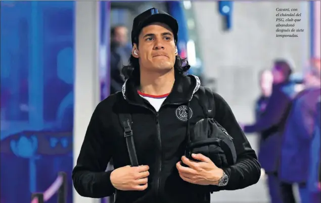  ??  ?? Cavani, con el chándal del PSG, club que abandonó después de siete temporadas.