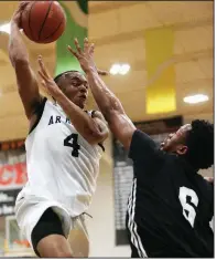  ?? Arkansas Democrat-Gazette/THOMAS METTHE ?? Justice Hill of Joe Johnson Arkansas Hawks passes the ball over Game Elite Gold’s Bruce Guy (6) during the second half of the Hawks’ 74-63 victory in the 17U championsh­ip game of the Real Deal in the Rock on Sunday at P.A.R.K. in Little Rock.