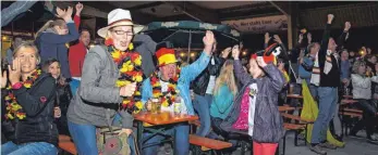  ?? ARCHIVFOTO: CF ?? Lindauer und Gäste sollen auch heuer während der Fußball-WM viel zum Jubeln haben beim Public Viewing in der Eissportar­ena.