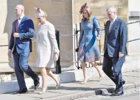  ?? EFE. ?? Mike Tindall y Zara Phillips, con la princesa Beatrice y el príncipe Andrés de York, en el castillo de Windsor (Reino Unido).