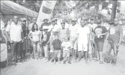  ??  ?? Sponsors and some of the fishermen take a photo op during the exciting Father’s Day activity