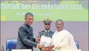  ?? ANI ?? President Droupadi Murmu being felicitate­d by Chief Justice of India (CJI) DY Chandrachu­d, in New Delhi on Saturday.