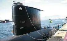  ?? Ricardo Bonalume Neto/Folhapress ?? Submarino Tapajó, da Marinha, ancorado em base naval