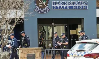  ?? Photo: Nev Madsen ?? ON SCENE: Police search Harristown State High School after two bomb threats were called in yesterday.