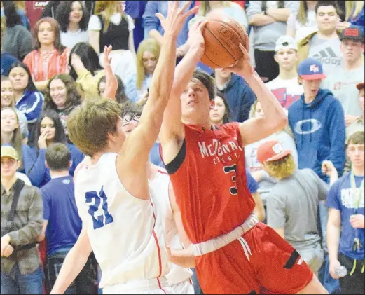  ?? RICK PECK/SPECIAL TO MCDONALD COUNTY PRESS ?? McDonald County guard Pierce Harmon drives past East Newton’s Gabe Bergen for a basket during the Mustangs’ 75-58 loss on Aug. 5 at East Newton High School.