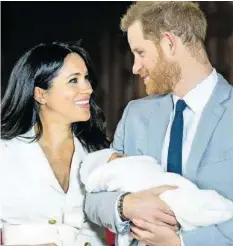  ?? AP ?? Seit 19 Tagen sind Meghan und Harry die stolzen Eltern von Archie.