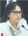  ??  ?? La senadora Georgia Arrúa (PQ) cuestionó al ministro de Salud Pública, Julio Mazzoleni, por no dar respuestas concretas.