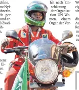  ?? FOTO: JAN JESSEN ?? Claudine Nyiranajya­nbere liebt das Motorradfa­hren.