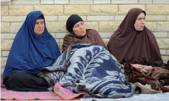  ?? Reuters ?? Relatives of victims of the explosion await news outside Suez Canal University hospital