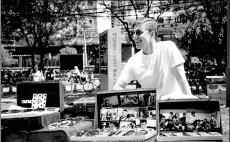  ?? PROVIDED TO CHINA DAILY ?? Sam Waldo sells eyeglasses in Beijing’s Sanlitun area while introducin­g to people his social enterprise along with fellow American Andrew Shirman.