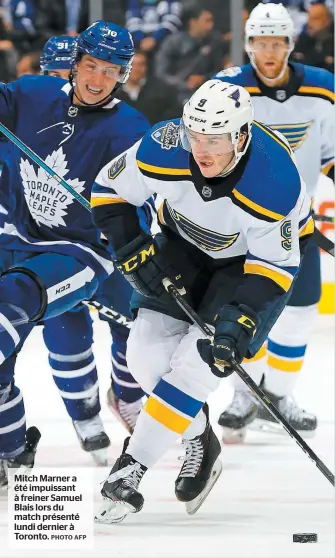  ?? PHOTO AFP ?? Mitch Marner a été impuissant à freiner Samuel Blais lors du match présenté lundi dernier à Toronto.